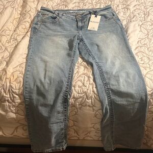 Wallflower Women's Light Blue Boyfriend Jeans